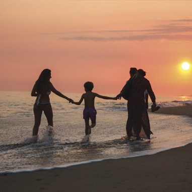  Familia en playa Puerto Escondido Hotel Careyes